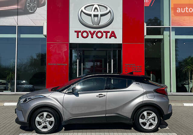 Серый Тойота C-HR, объемом двигателя 1.2 л и пробегом 92 тыс. км за 19116 $, фото 3 на Automoto.ua