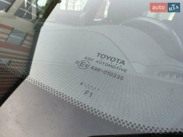 Сірий Тойота C-HR, об'ємом двигуна 1.2 л та пробігом 42 тис. км за 18950 $, фото 23 на Automoto.ua