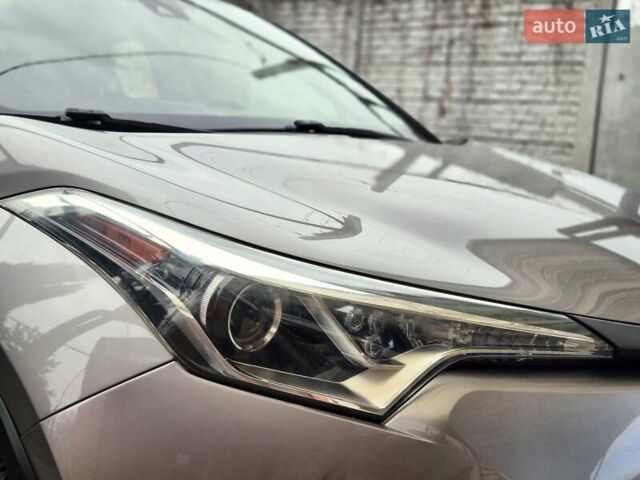 Серый Тойота C-HR, объемом двигателя 2 л и пробегом 67 тыс. км за 17300 $, фото 10 на Automoto.ua