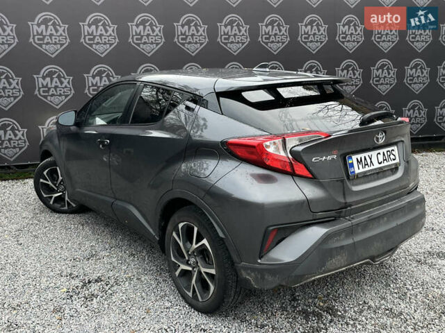 Серый Тойота C-HR, объемом двигателя 2 л и пробегом 115 тыс. км за 16900 $, фото 3 на Automoto.ua