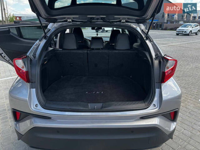 Серый Тойота C-HR, объемом двигателя 1.99 л и пробегом 92 тыс. км за 19500 $, фото 5 на Automoto.ua
