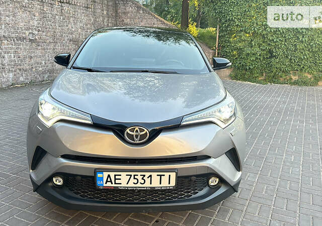 Серый Тойота C-HR, объемом двигателя 1.99 л и пробегом 101 тыс. км за 19500 $, фото 3 на Automoto.ua