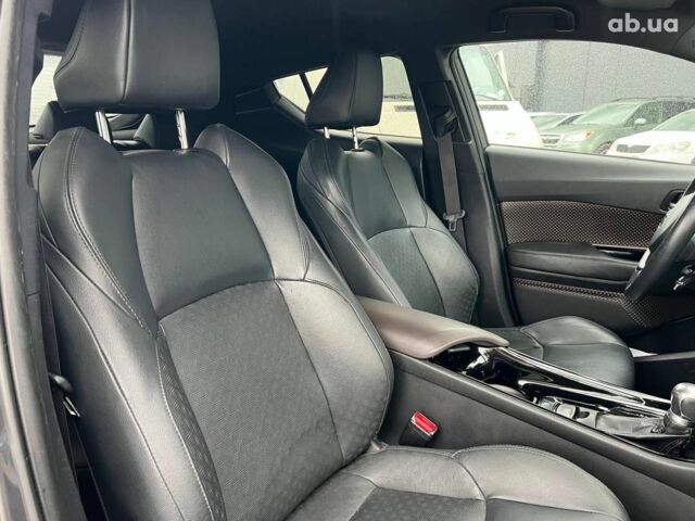 Сірий Тойота C-HR, об'ємом двигуна 1.2 л та пробігом 108 тис. км за 19290 $, фото 38 на Automoto.ua