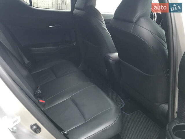 Серый Тойота C-HR, объемом двигателя 1.8 л и пробегом 69 тыс. км за 20700 $, фото 26 на Automoto.ua