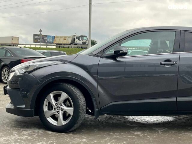 Сірий Тойота C-HR, об'ємом двигуна 1.2 л та пробігом 108 тис. км за 19290 $, фото 2 на Automoto.ua