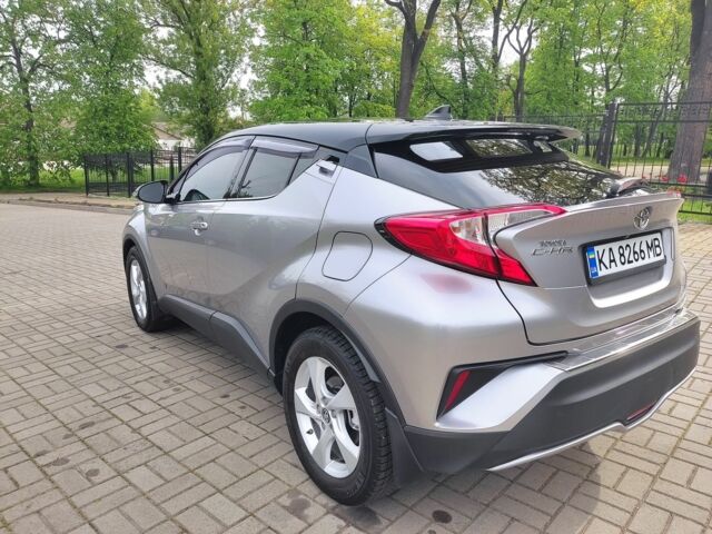 Сірий Тойота C-HR, об'ємом двигуна 0.12 л та пробігом 80 тис. км за 17100 $, фото 7 на Automoto.ua