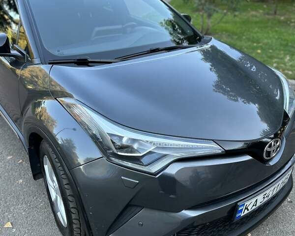Серый Тойота C-HR, объемом двигателя 1.2 л и пробегом 112 тыс. км за 16800 $, фото 3 на Automoto.ua