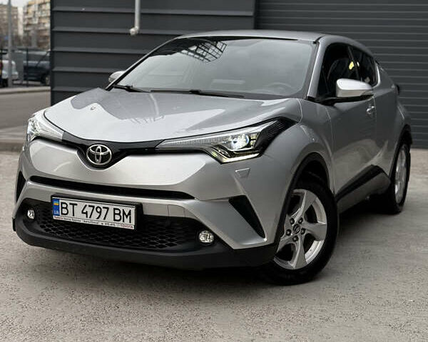 Серый Тойота C-HR, объемом двигателя 1.2 л и пробегом 88 тыс. км за 20800 $, фото 3 на Automoto.ua