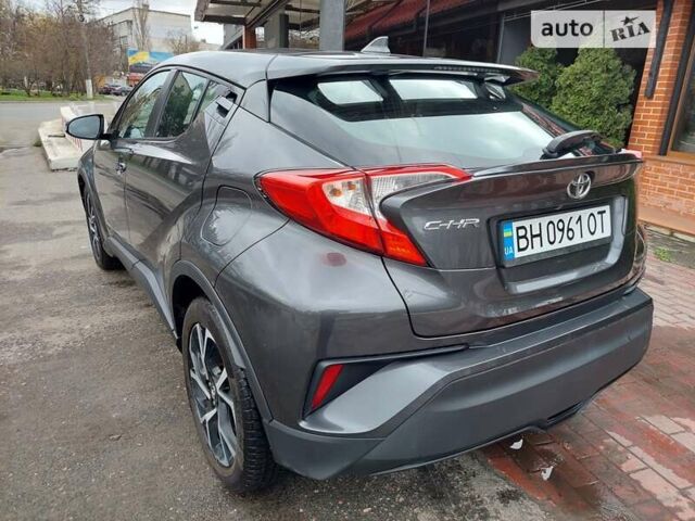 Серый Тойота C-HR, объемом двигателя 1.99 л и пробегом 47 тыс. км за 17300 $, фото 1 на Automoto.ua