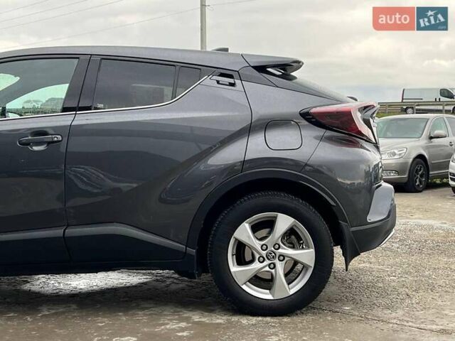 Серый Тойота C-HR, объемом двигателя 1.2 л и пробегом 108 тыс. км за 19290 $, фото 4 на Automoto.ua