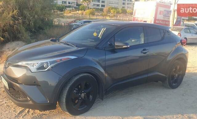 Серый Тойота C-HR, объемом двигателя 1.99 л и пробегом 65 тыс. км за 19500 $, фото 4 на Automoto.ua