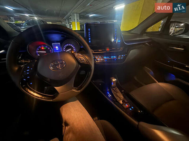 Серый Тойота C-HR, объемом двигателя 1.2 л и пробегом 143 тыс. км за 17200 $, фото 18 на Automoto.ua