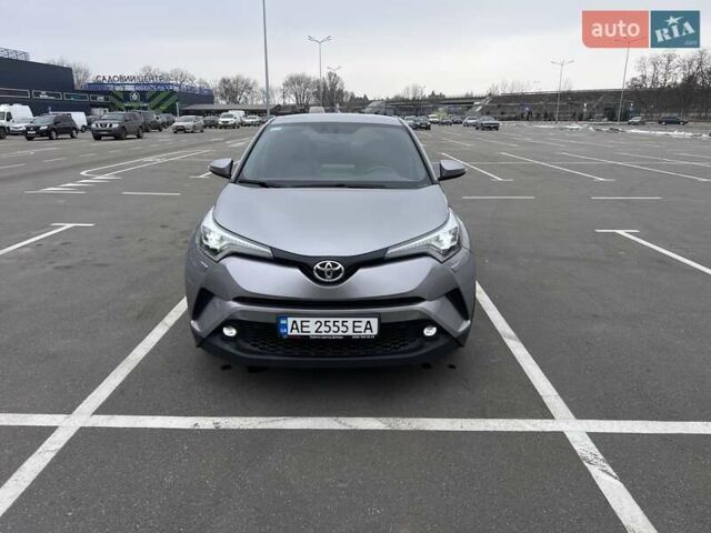 Серый Тойота C-HR, объемом двигателя 1.2 л и пробегом 55 тыс. км за 23200 $, фото 1 на Automoto.ua
