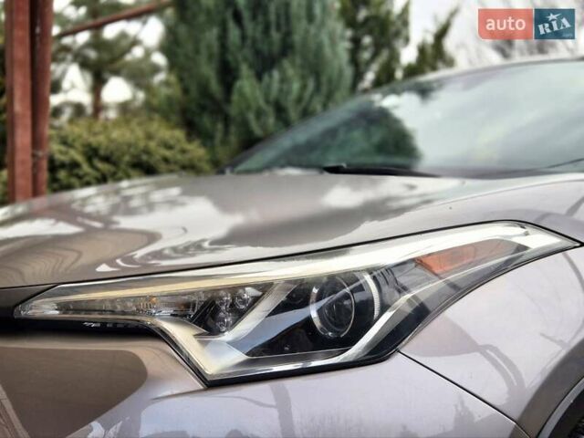 Серый Тойота C-HR, объемом двигателя 2 л и пробегом 67 тыс. км за 17300 $, фото 9 на Automoto.ua