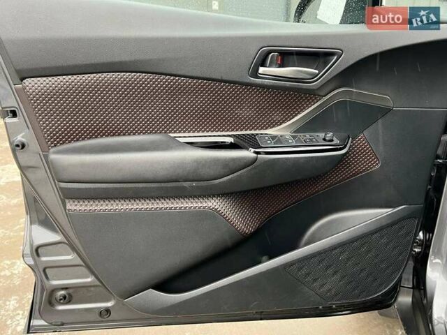 Серый Тойота C-HR, объемом двигателя 1.2 л и пробегом 108 тыс. км за 19290 $, фото 14 на Automoto.ua