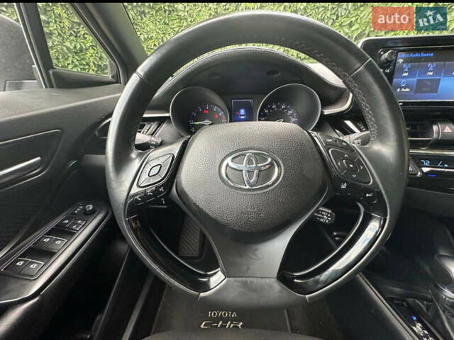 Серый Тойота C-HR, объемом двигателя 1.99 л и пробегом 74 тыс. км за 16499 $, фото 12 на Automoto.ua