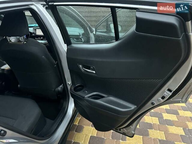 Серый Тойота C-HR, объемом двигателя 1.99 л и пробегом 94 тыс. км за 16200 $, фото 17 на Automoto.ua