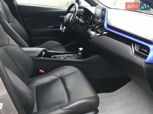 Серый Тойота C-HR, объемом двигателя 1.8 л и пробегом 69 тыс. км за 20700 $, фото 25 на Automoto.ua