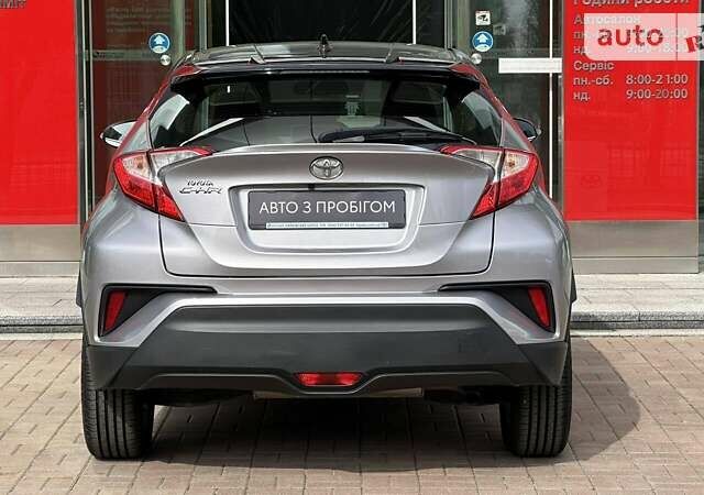 Серый Тойота C-HR, объемом двигателя 1.99 л и пробегом 152 тыс. км за 18837 $, фото 3 на Automoto.ua