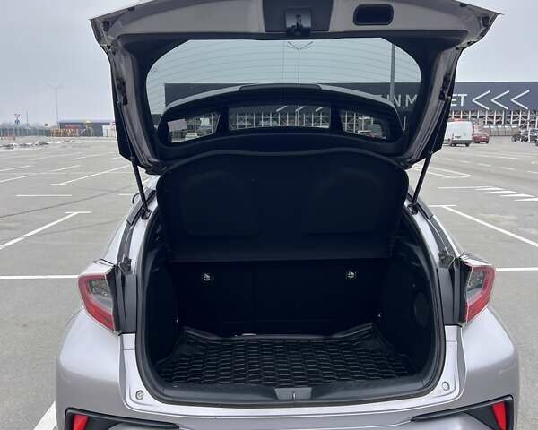 Серый Тойота C-HR, объемом двигателя 1.2 л и пробегом 55 тыс. км за 23200 $, фото 8 на Automoto.ua