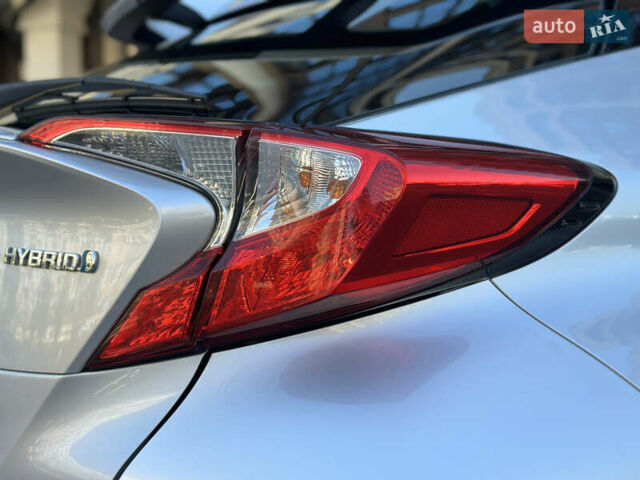 Серый Тойота C-HR, объемом двигателя 1.8 л и пробегом 90 тыс. км за 19700 $, фото 21 на Automoto.ua