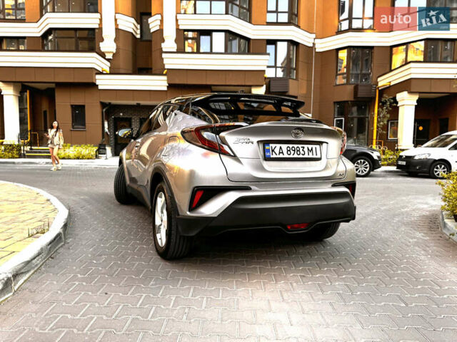 Серый Тойота C-HR, объемом двигателя 1.2 л и пробегом 81 тыс. км за 18100 $, фото 2 на Automoto.ua
