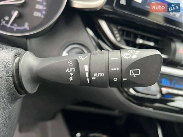 Серый Тойота C-HR, объемом двигателя 1.2 л и пробегом 108 тыс. км за 19290 $, фото 25 на Automoto.ua