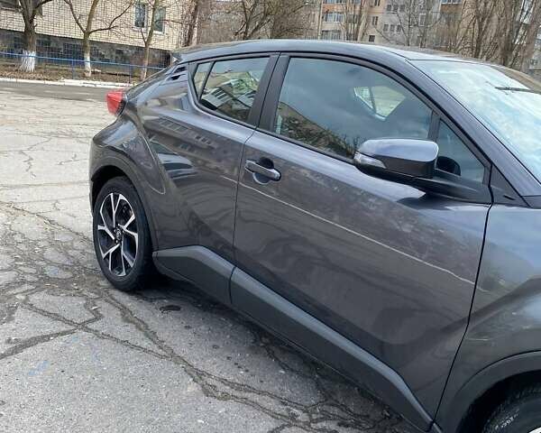Сірий Тойота C-HR, об'ємом двигуна 1.99 л та пробігом 78 тис. км за 17000 $, фото 6 на Automoto.ua