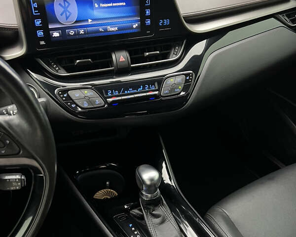 Серый Тойота C-HR, объемом двигателя 1.2 л и пробегом 93 тыс. км за 19950 $, фото 32 на Automoto.ua