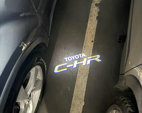 Серый Тойота C-HR, объемом двигателя 1.2 л и пробегом 143 тыс. км за 17200 $, фото 1 на Automoto.ua