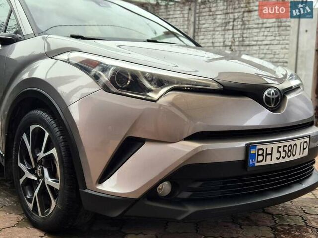 Серый Тойота C-HR, объемом двигателя 2 л и пробегом 67 тыс. км за 17300 $, фото 11 на Automoto.ua
