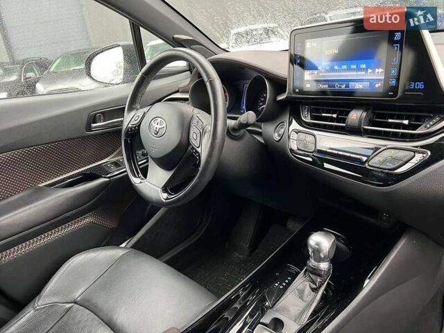 Серый Тойота C-HR, объемом двигателя 1.2 л и пробегом 108 тыс. км за 19290 $, фото 37 на Automoto.ua