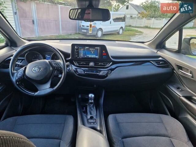Серый Тойота C-HR, объемом двигателя 2 л и пробегом 117 тыс. км за 15300 $, фото 17 на Automoto.ua