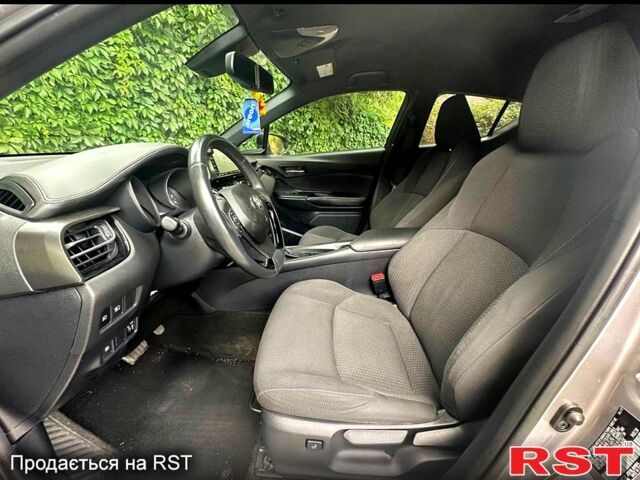 Сірий Тойота C-HR, об'ємом двигуна 2 л та пробігом 75 тис. км за 16000 $, фото 3 на Automoto.ua