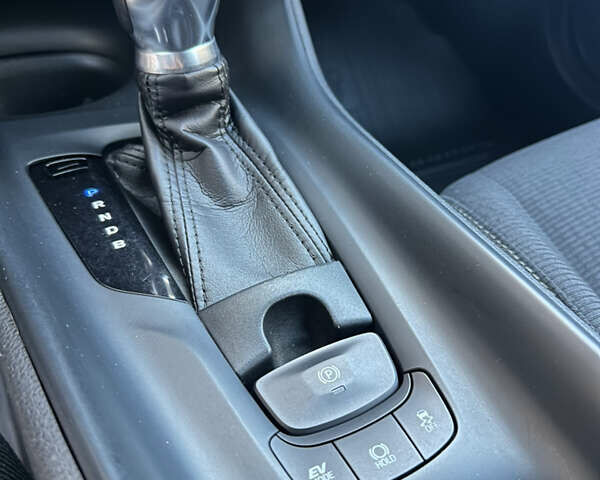 Серый Тойота C-HR, объемом двигателя 1.8 л и пробегом 90 тыс. км за 19700 $, фото 28 на Automoto.ua