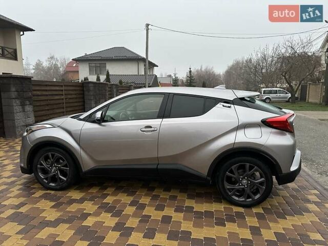 Серый Тойота C-HR, объемом двигателя 1.99 л и пробегом 94 тыс. км за 16200 $, фото 3 на Automoto.ua