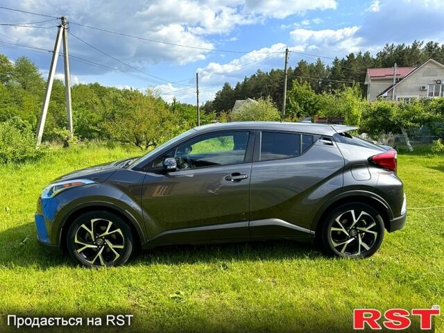 Серый Тойота C-HR, объемом двигателя 2 л и пробегом 133 тыс. км за 14999 $, фото 7 на Automoto.ua