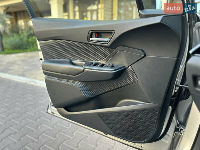 Серый Тойота C-HR, объемом двигателя 1.8 л и пробегом 90 тыс. км за 19999 $, фото 29 на Automoto.ua