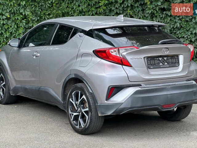 Серый Тойота C-HR, объемом двигателя 1.99 л и пробегом 74 тыс. км за 16499 $, фото 6 на Automoto.ua