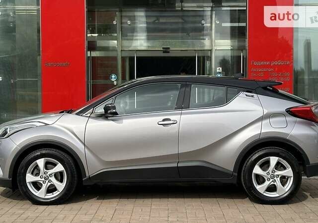 Серый Тойота C-HR, объемом двигателя 1.99 л и пробегом 152 тыс. км за 18837 $, фото 2 на Automoto.ua