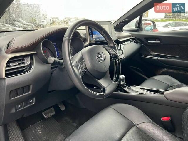 Серый Тойота C-HR, объемом двигателя 1.2 л и пробегом 108 тыс. км за 19290 $, фото 20 на Automoto.ua