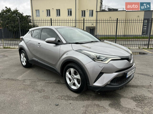 Серый Тойота C-HR, объемом двигателя 1.2 л и пробегом 93 тыс. км за 19950 $, фото 3 на Automoto.ua