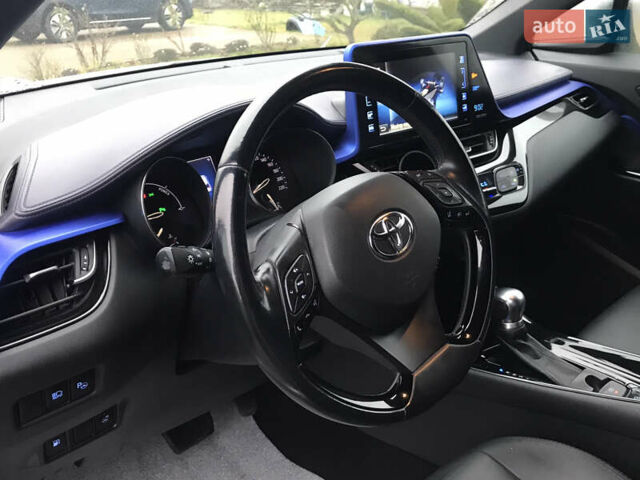 Серый Тойота C-HR, объемом двигателя 1.8 л и пробегом 69 тыс. км за 20700 $, фото 18 на Automoto.ua