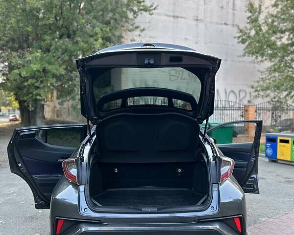 Серый Тойота C-HR, объемом двигателя 1.2 л и пробегом 112 тыс. км за 16800 $, фото 23 на Automoto.ua