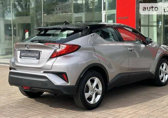 Серый Тойота C-HR, объемом двигателя 1.99 л и пробегом 152 тыс. км за 18837 $, фото 13 на Automoto.ua