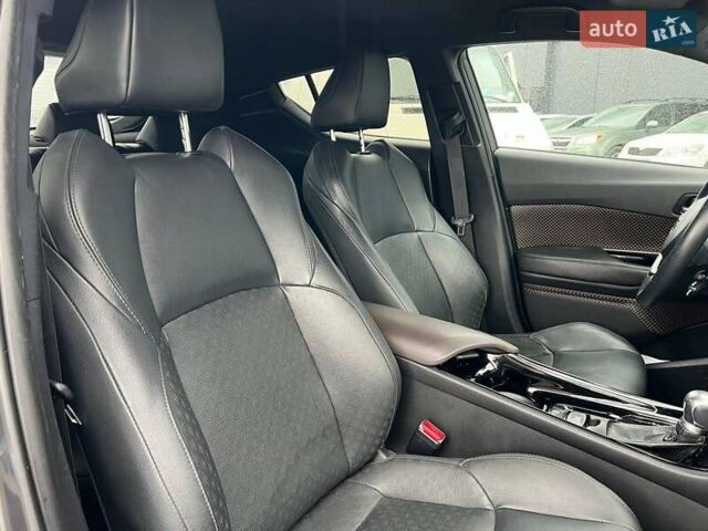 Серый Тойота C-HR, объемом двигателя 1.2 л и пробегом 108 тыс. км за 19290 $, фото 38 на Automoto.ua