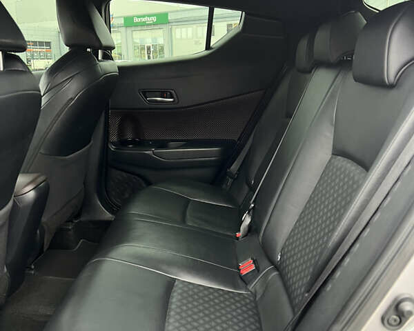 Серый Тойота C-HR, объемом двигателя 1.2 л и пробегом 93 тыс. км за 19950 $, фото 34 на Automoto.ua