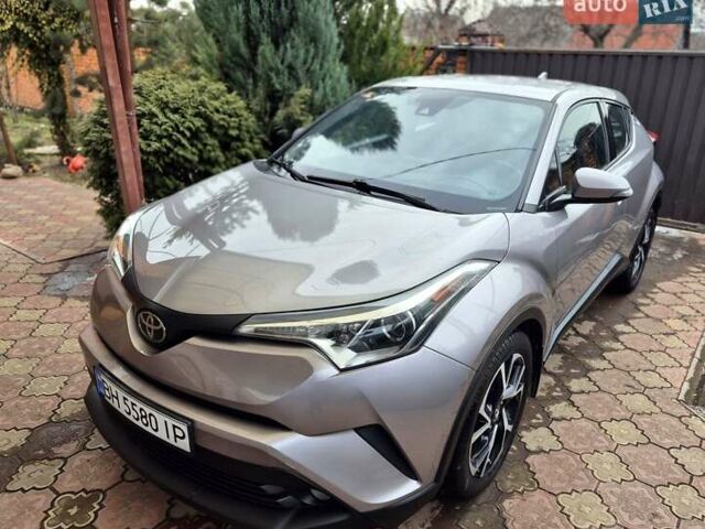 Серый Тойота C-HR, объемом двигателя 2 л и пробегом 67 тыс. км за 17300 $, фото 2 на Automoto.ua