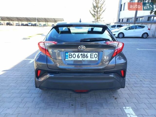 Серый Тойота C-HR, объемом двигателя 2 л и пробегом 47 тыс. км за 18000 $, фото 4 на Automoto.ua