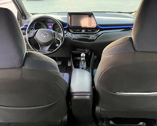 Серый Тойота C-HR, объемом двигателя 1.2 л и пробегом 143 тыс. км за 17200 $, фото 13 на Automoto.ua